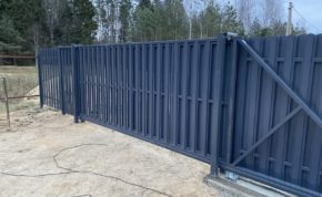 Механические откатные ворота из евроштакетника
